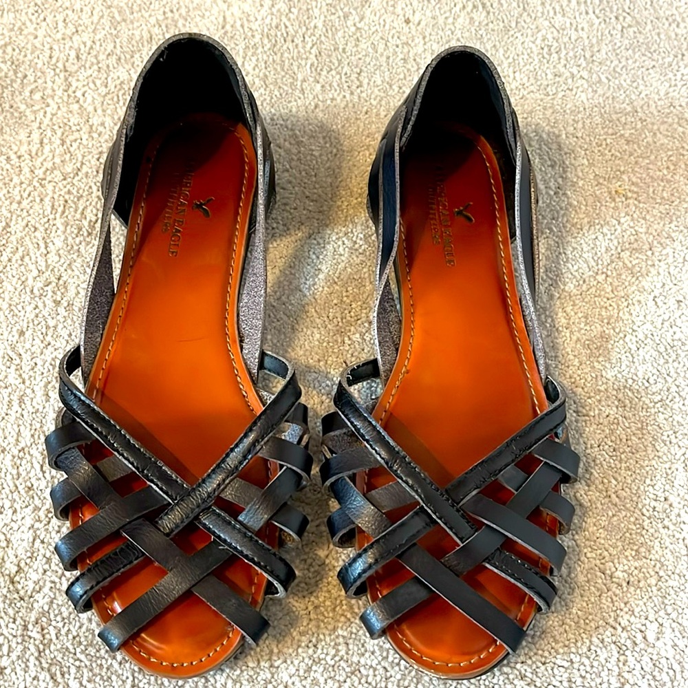 American Eagle women’s sandals.
